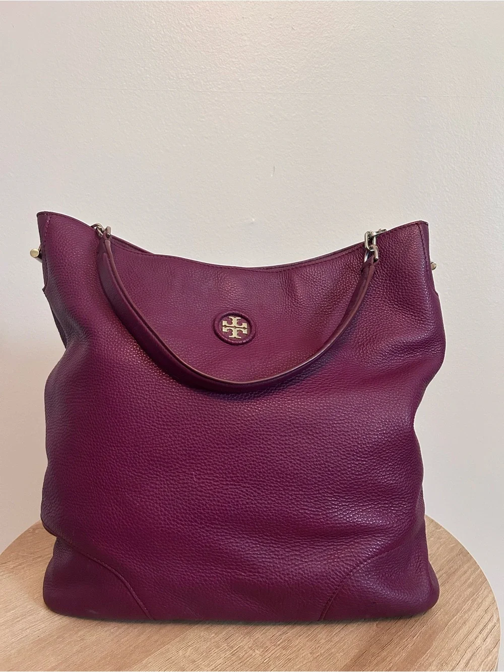 Tory Burch Hobo Shoulder Handbag Gold Detail burgundy
